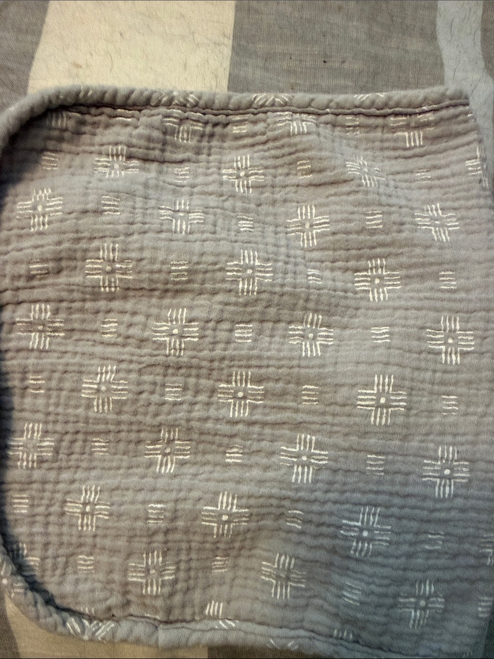 Gerber Soft Sherpa Baby spit up cloth in Light Gray and Cream 113